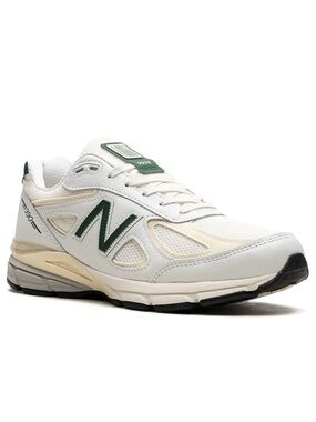 New Balance 990v4